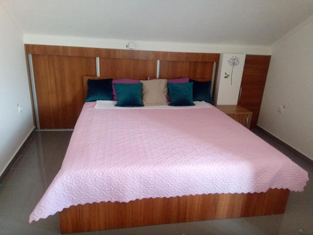 Yard House Trpejca Hotel Ohrid Kamer foto