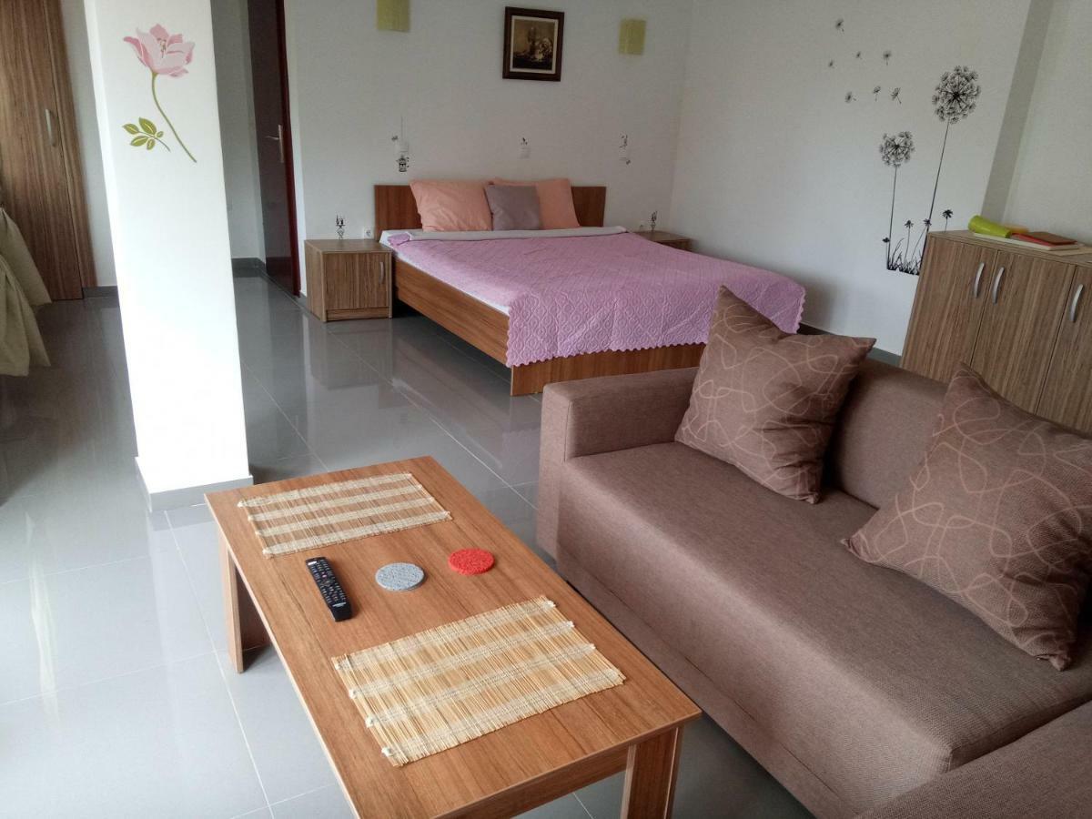 Yard House Trpejca Hotel Ohrid Buitenkant foto